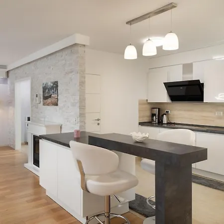 Luxury Green Beach Apartment Makarska