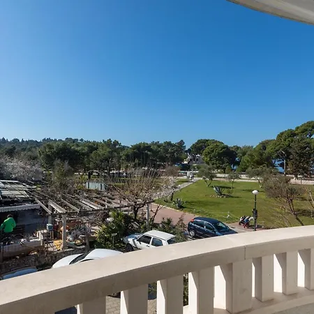 Luxury Green Beach Apartmán