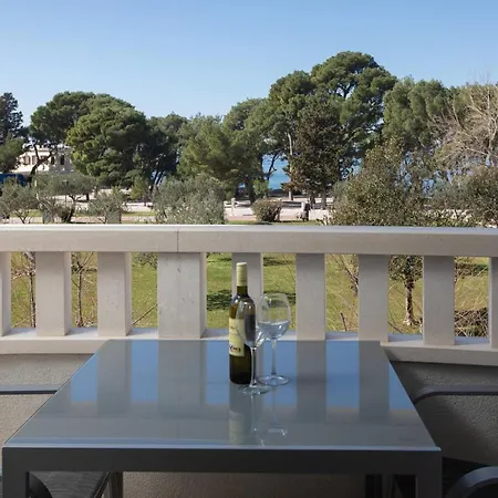 Luxury Green Beach Apartmán