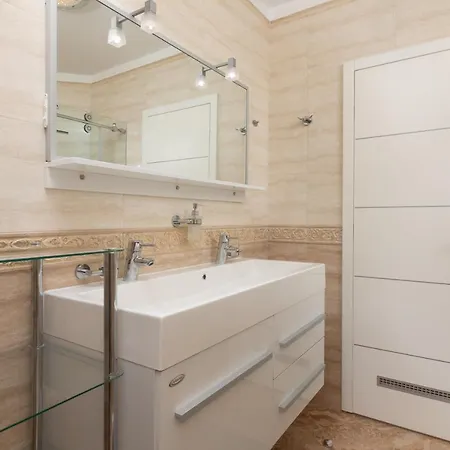 Luxury Green Beach Apartmán