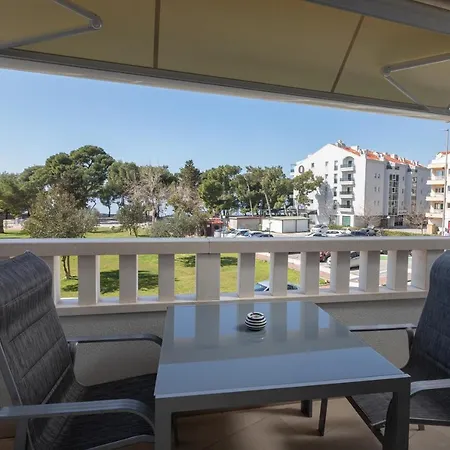Luxury Green Beach Apartment