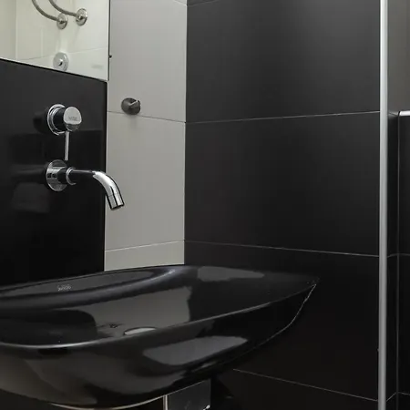 Luxury Green Beach Apartment Makarska